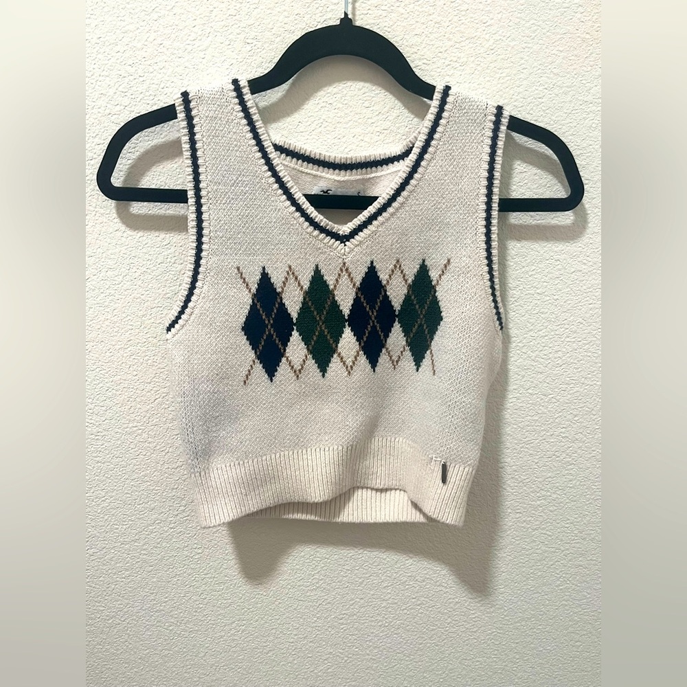 HOLLISTER CO WHITE CROPPED VEST 🤍 size small!
